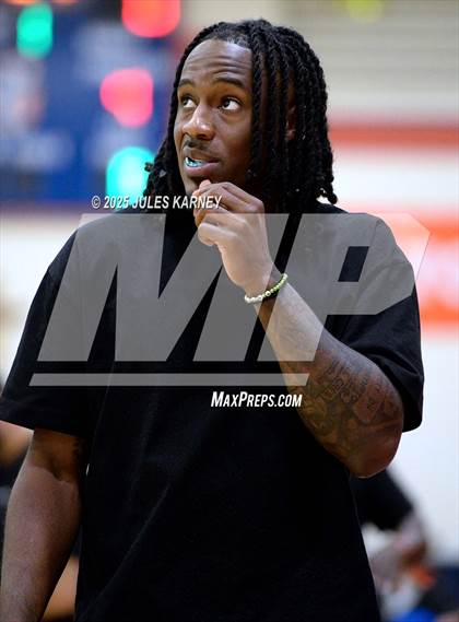 Thumbnail 1 in Oak Cliff Faith Family Academy vs Bella Vista Grind Academy (Tarkanian Classic) photogallery.