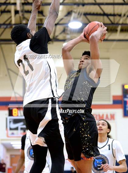 Thumbnail 2 in Oak Cliff Faith Family Academy vs Bella Vista Grind Academy (Tarkanian Classic) photogallery.