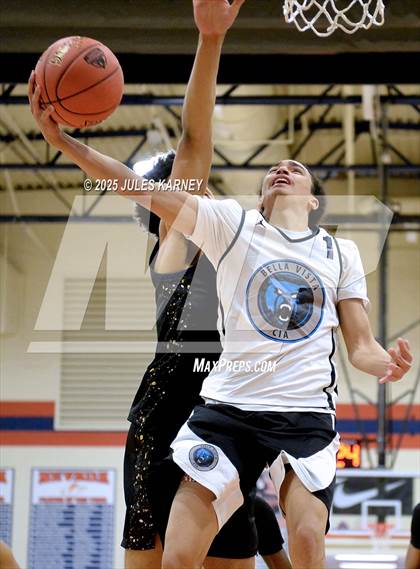 Thumbnail 1 in Oak Cliff Faith Family Academy vs Bella Vista Grind Academy (Tarkanian Classic) photogallery.