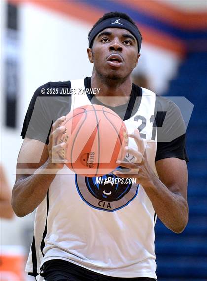 Thumbnail 3 in Oak Cliff Faith Family Academy vs Bella Vista Grind Academy (Tarkanian Classic) photogallery.