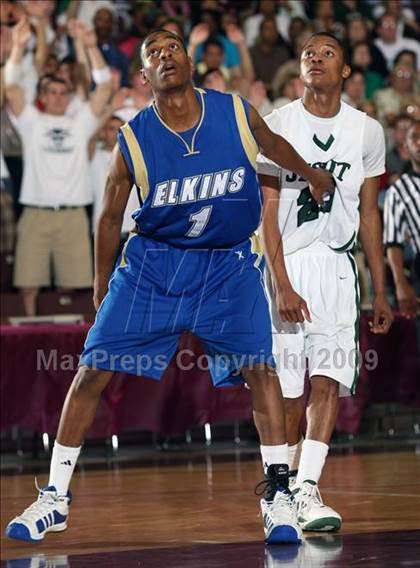 Thumbnail 2 in Strake Jesuit vs. Elkins (Texas 5A Region 3 Semifinal) photogallery.