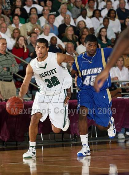 Thumbnail 3 in Strake Jesuit vs. Elkins (Texas 5A Region 3 Semifinal) photogallery.