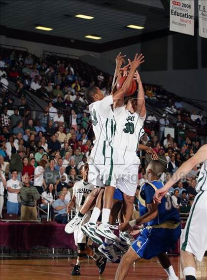 Thumbnail 2 in Strake Jesuit vs. Elkins (Texas 5A Region 3 Semifinal) photogallery.