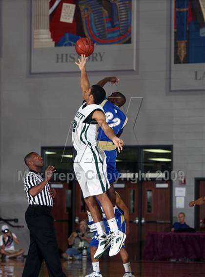 Thumbnail 2 in Strake Jesuit vs. Elkins (Texas 5A Region 3 Semifinal) photogallery.