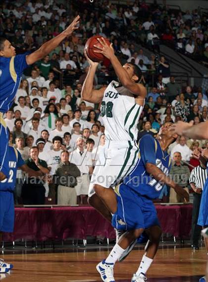 Thumbnail 2 in Strake Jesuit vs. Elkins (Texas 5A Region 3 Semifinal) photogallery.