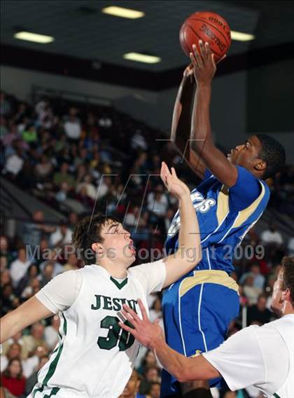 Thumbnail 3 in Strake Jesuit vs. Elkins (Texas 5A Region 3 Semifinal) photogallery.