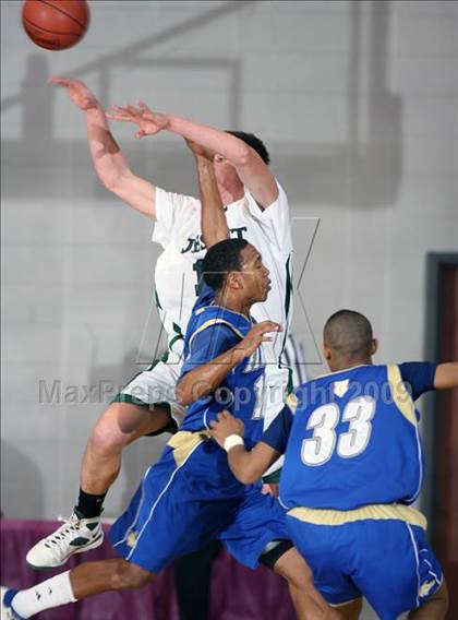 Thumbnail 2 in Strake Jesuit vs. Elkins (Texas 5A Region 3 Semifinal) photogallery.