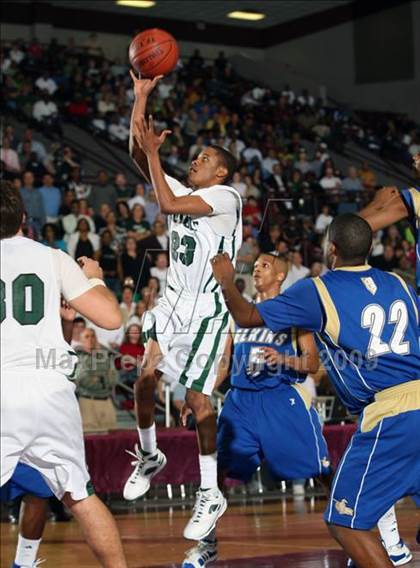 Thumbnail 2 in Strake Jesuit vs. Elkins (Texas 5A Region 3 Semifinal) photogallery.