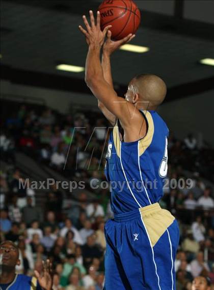 Thumbnail 2 in Strake Jesuit vs. Elkins (Texas 5A Region 3 Semifinal) photogallery.