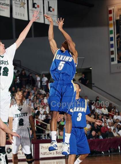 Thumbnail 3 in Strake Jesuit vs. Elkins (Texas 5A Region 3 Semifinal) photogallery.