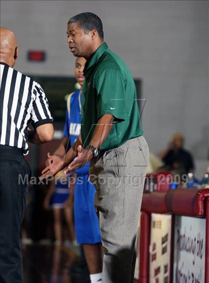 Thumbnail 1 in Strake Jesuit vs. Elkins (Texas 5A Region 3 Semifinal) photogallery.