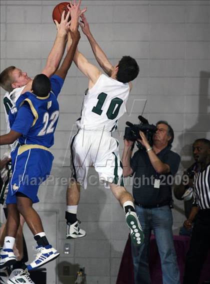 Thumbnail 3 in Strake Jesuit vs. Elkins (Texas 5A Region 3 Semifinal) photogallery.