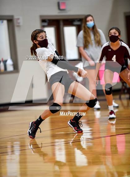 Thumbnail 2 in Hondo vs Devine (JV) photogallery.