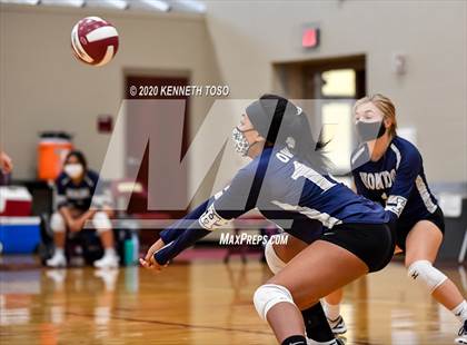 Thumbnail 2 in Hondo vs Devine (JV) photogallery.