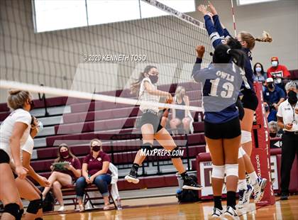 Thumbnail 3 in Hondo vs Devine (JV) photogallery.