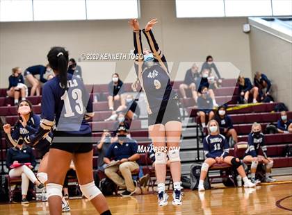 Thumbnail 3 in Hondo vs Devine (JV) photogallery.