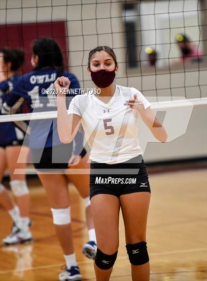 Thumbnail 3 in Hondo vs Devine (JV) photogallery.
