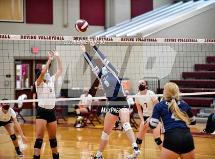 Thumbnail 2 in Hondo vs Devine (JV) photogallery.