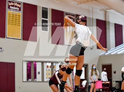 Thumbnail 3 in Hondo vs Devine (JV) photogallery.