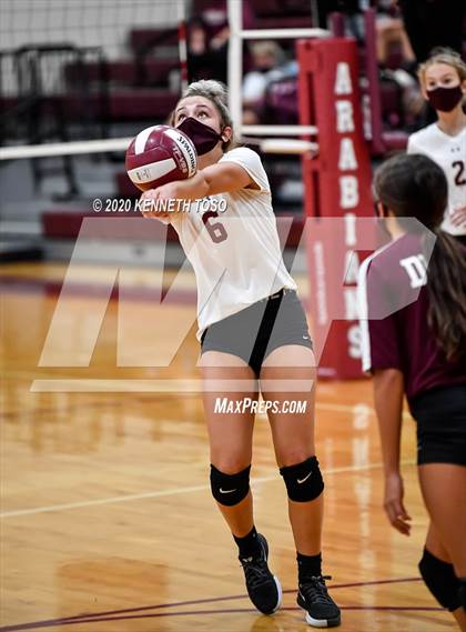 Thumbnail 3 in Hondo vs Devine (JV) photogallery.