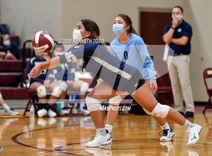 Thumbnail 2 in Hondo vs Devine (JV) photogallery.