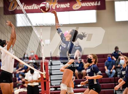 Thumbnail 3 in Hondo vs Devine (JV) photogallery.