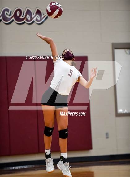 Thumbnail 1 in Hondo vs Devine (JV) photogallery.
