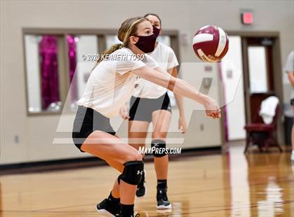 Thumbnail 2 in Hondo vs Devine (JV) photogallery.
