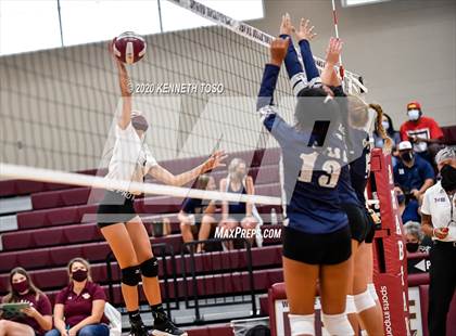 Thumbnail 2 in Hondo vs Devine (JV) photogallery.