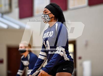 Thumbnail 1 in Hondo vs Devine (JV) photogallery.