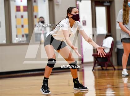 Thumbnail 1 in Hondo vs Devine (JV) photogallery.
