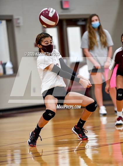 Thumbnail 1 in Hondo vs Devine (JV) photogallery.