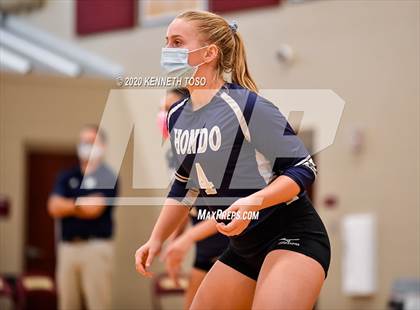 Thumbnail 1 in Hondo vs Devine (JV) photogallery.