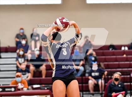 Thumbnail 1 in Hondo vs Devine (JV) photogallery.