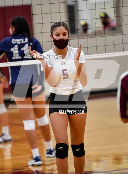 Thumbnail 1 in Hondo vs Devine (JV) photogallery.