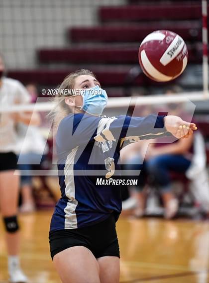 Thumbnail 1 in Hondo vs Devine (JV) photogallery.