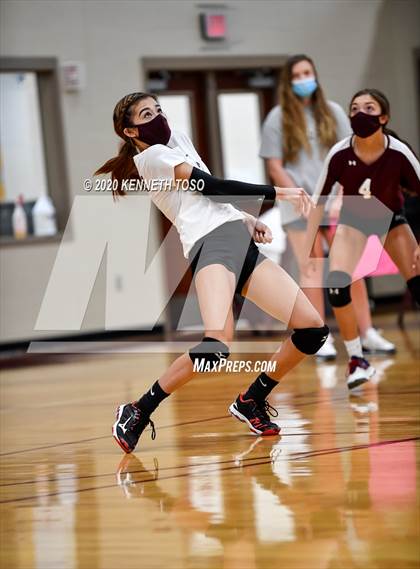 Thumbnail 3 in Hondo vs Devine (JV) photogallery.