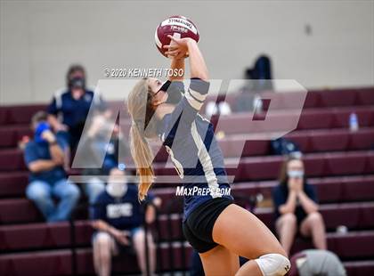 Thumbnail 1 in Hondo vs Devine (JV) photogallery.