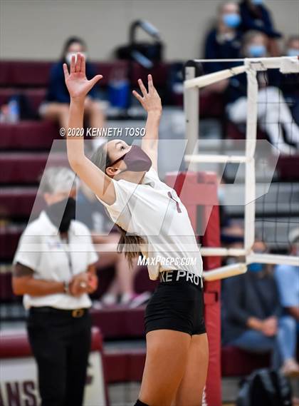 Thumbnail 1 in Hondo vs Devine (JV) photogallery.