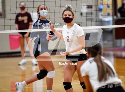 Thumbnail 3 in Hondo vs Devine (JV) photogallery.