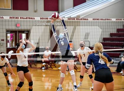 Thumbnail 1 in Hondo vs Devine (JV) photogallery.