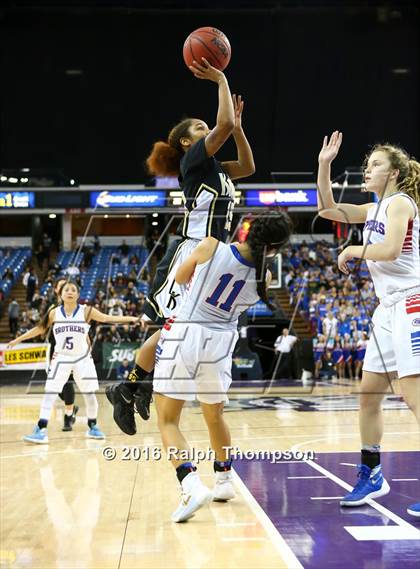 Thumbnail 2 in Rio Linda vs. Christian Brothers (CIF SJS D3 Final) photogallery.