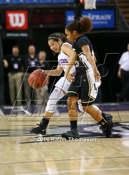 Thumbnail 2 in Rio Linda vs. Christian Brothers (CIF SJS D3 Final) photogallery.