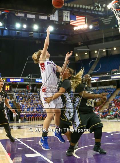 Thumbnail 2 in Rio Linda vs. Christian Brothers (CIF SJS D3 Final) photogallery.