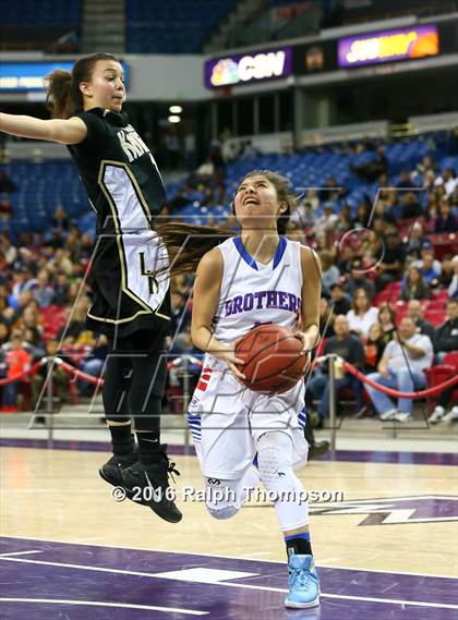 Thumbnail 2 in Rio Linda vs. Christian Brothers (CIF SJS D3 Final) photogallery.