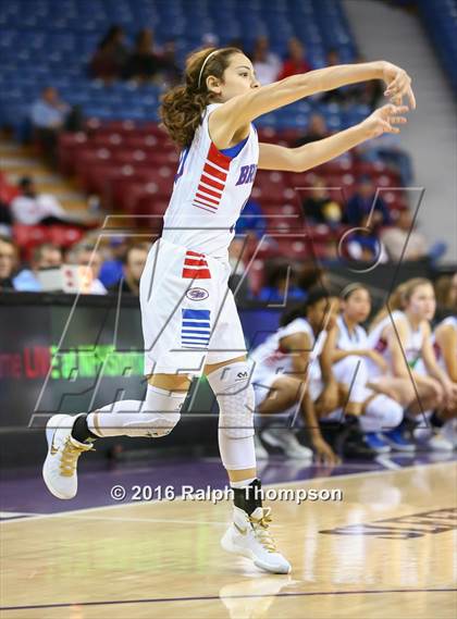 Thumbnail 3 in Rio Linda vs. Christian Brothers (CIF SJS D3 Final) photogallery.