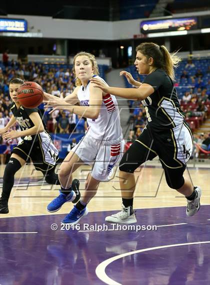 Thumbnail 3 in Rio Linda vs. Christian Brothers (CIF SJS D3 Final) photogallery.