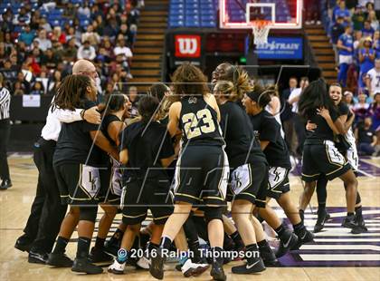 Thumbnail 2 in Rio Linda vs. Christian Brothers (CIF SJS D3 Final) photogallery.