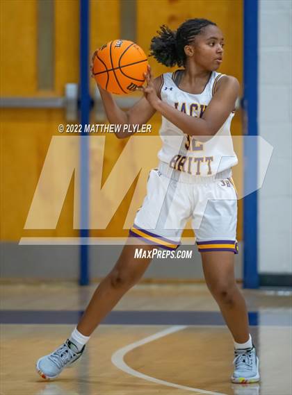 Thumbnail 2 in Corinth Holders vs Jack Britt (Cumberland County Holiday Classic) photogallery.