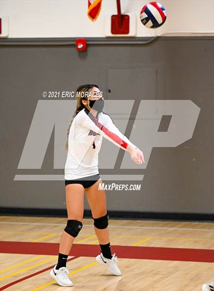 Thumbnail 1 in Hoover vs Holtville (Monte Vista Invitational) photogallery.